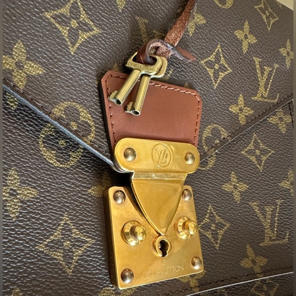 Authentic Very Rare Crossbody/ Shoulder Bag LOUIS
VUITTON "Monceau 26 - Picture 16 of 16